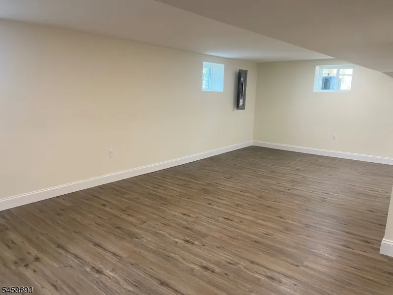6 Melrose Ave East Orange City, NJ 07018