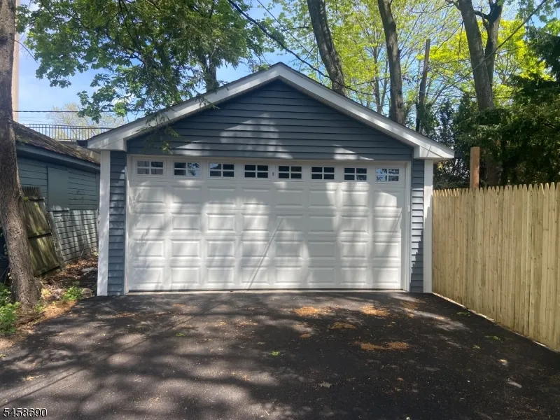 6 Melrose Ave East Orange City, NJ 07018
