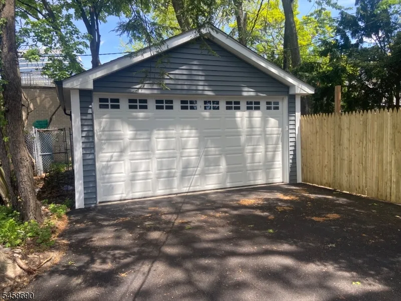 6 Melrose Ave East Orange City, NJ 07018