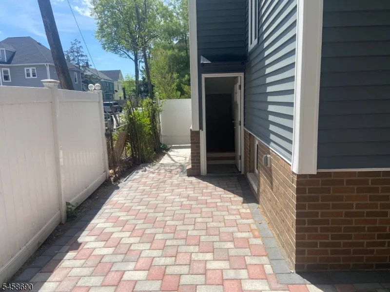 6 Melrose Ave East Orange City, NJ 07018