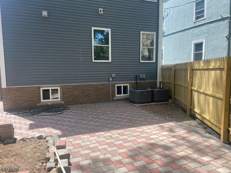 6 Melrose Ave East Orange City, NJ 07018