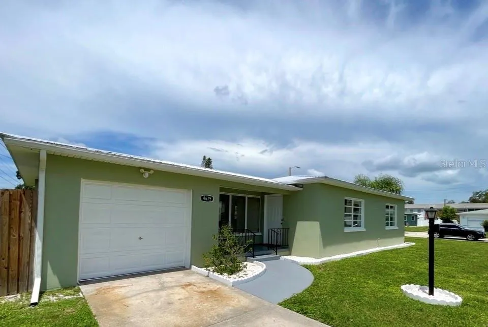 4675 ORLANDO CIRCLE Bradenton, FL 34207