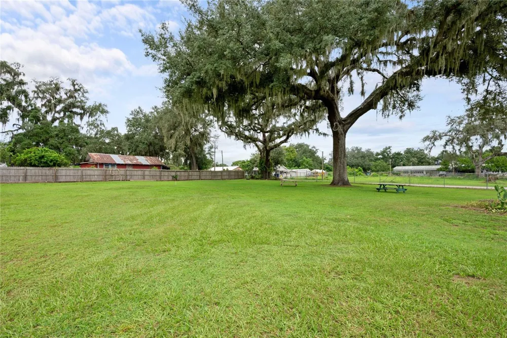 14927 14TH STREET Dade City, FL 33523