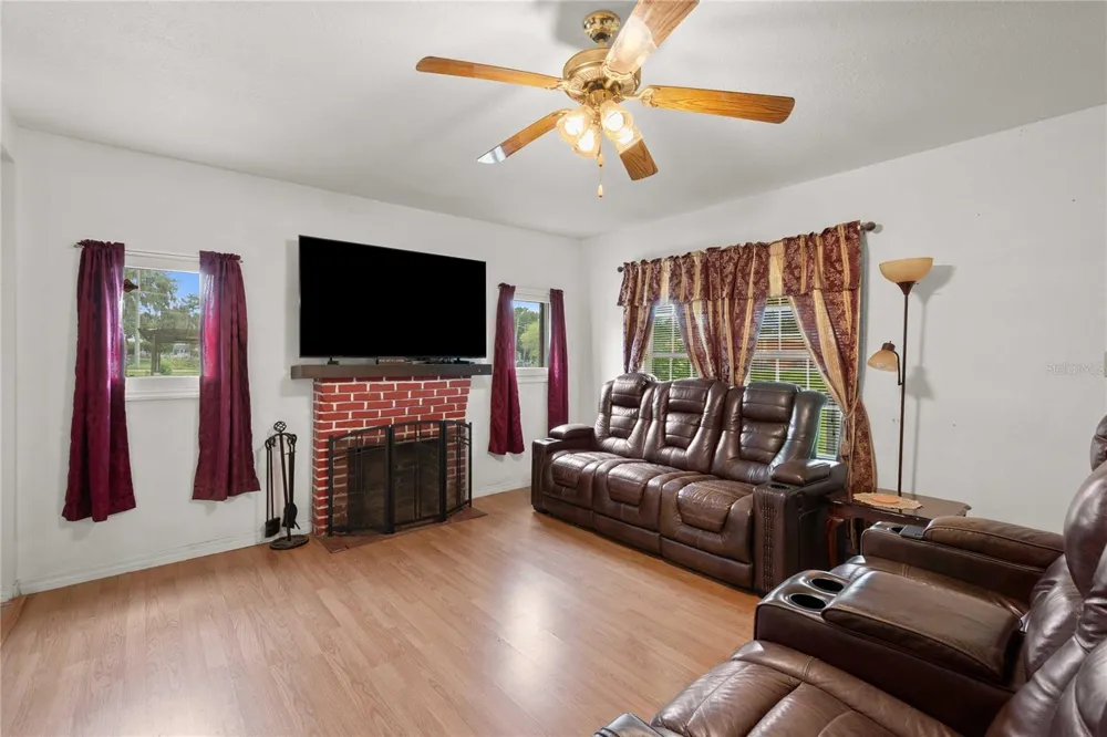 14927 14TH STREET Dade City, FL 33523
