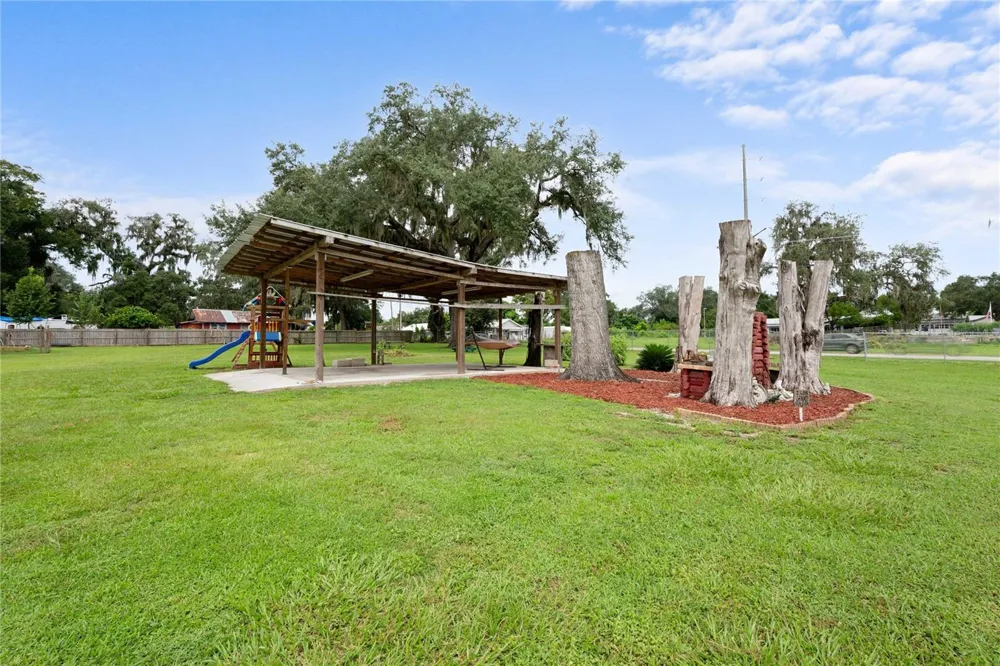 14927 14TH STREET Dade City, FL 33523