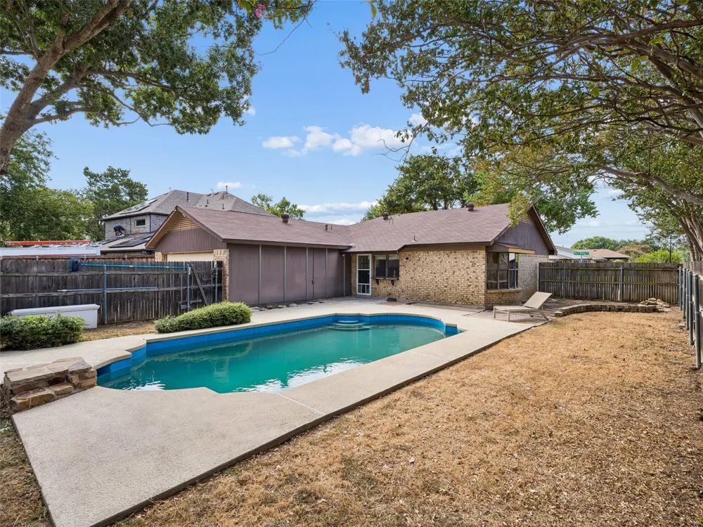 733 Red Wing Drive Lewisville, TX 75067