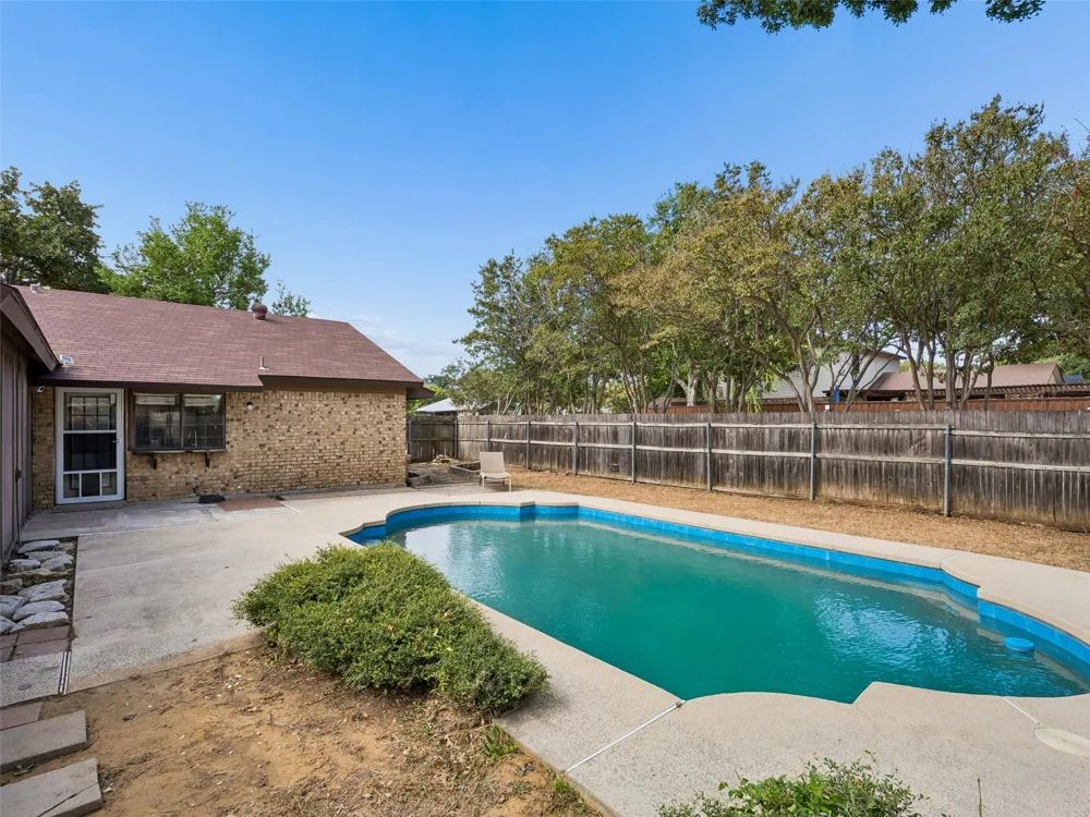 733 Red Wing Drive Lewisville, TX 75067