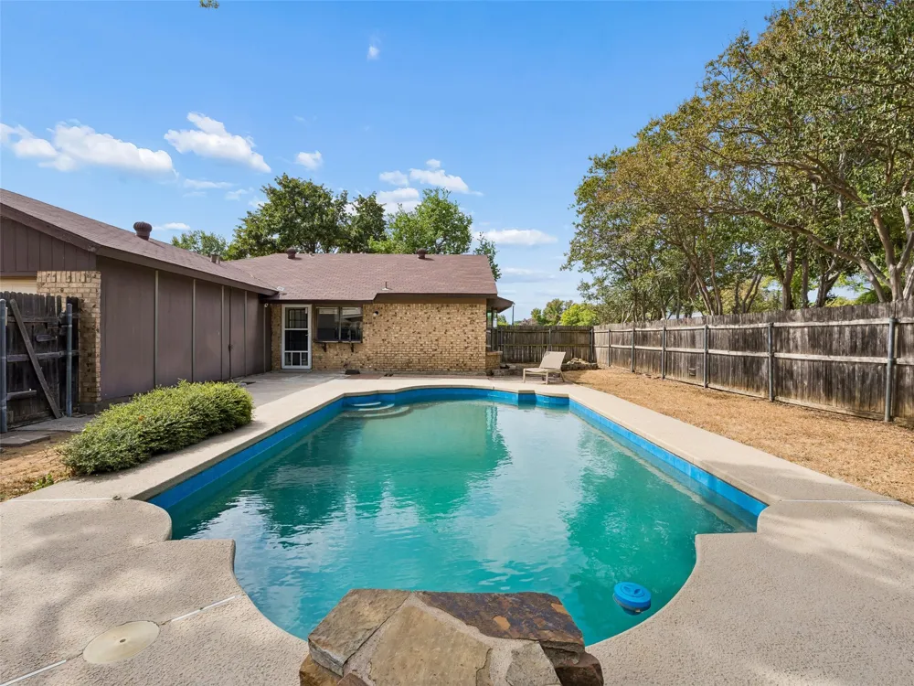 733 Red Wing Drive Lewisville, TX 75067