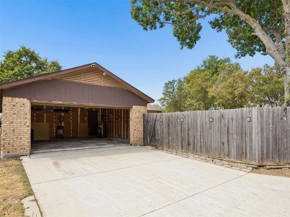733 Red Wing Drive Lewisville, TX 75067