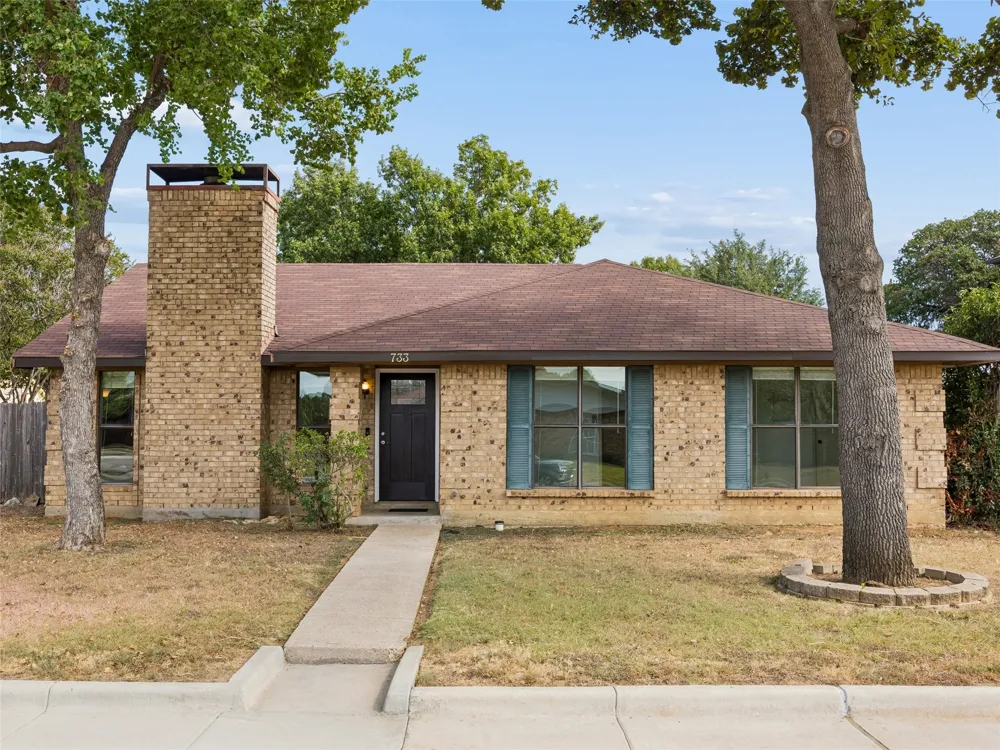 733 Red Wing Drive Lewisville, TX 75067