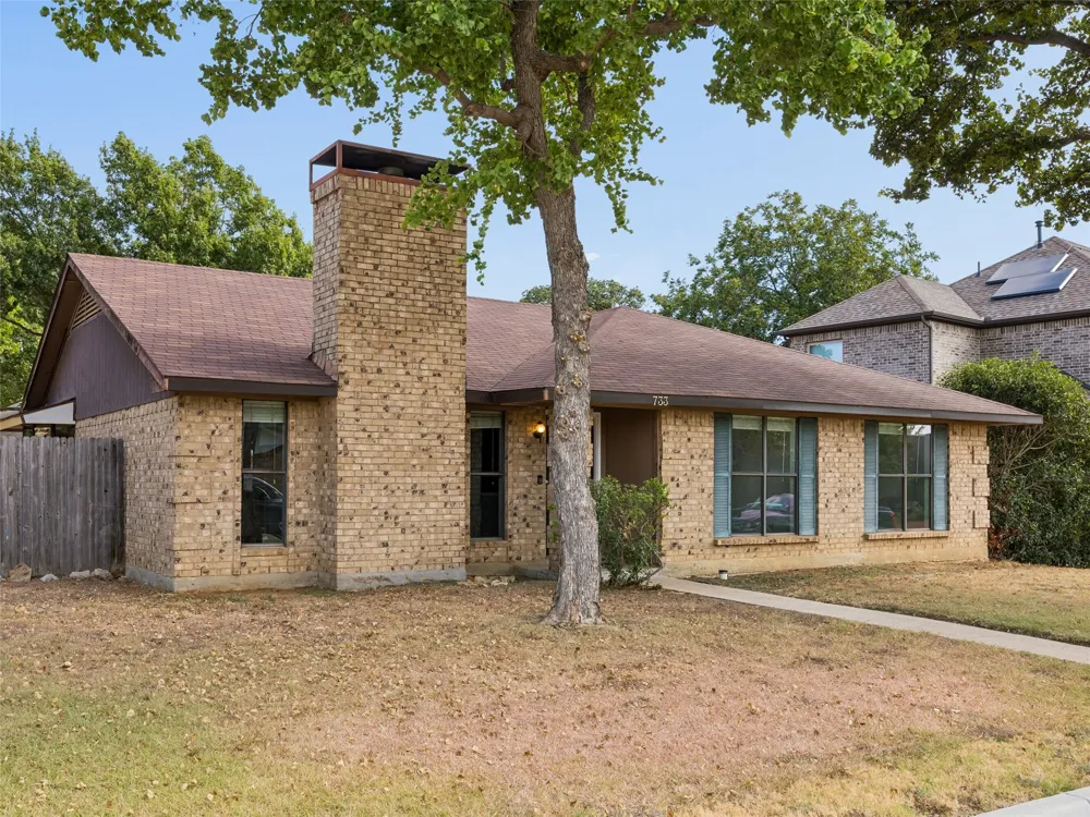 733 Red Wing Drive Lewisville, TX 75067