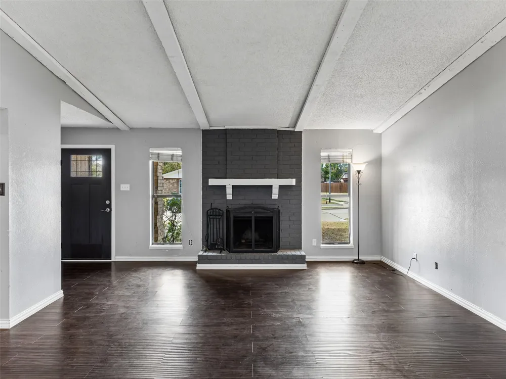 733 Red Wing Drive Lewisville, TX 75067