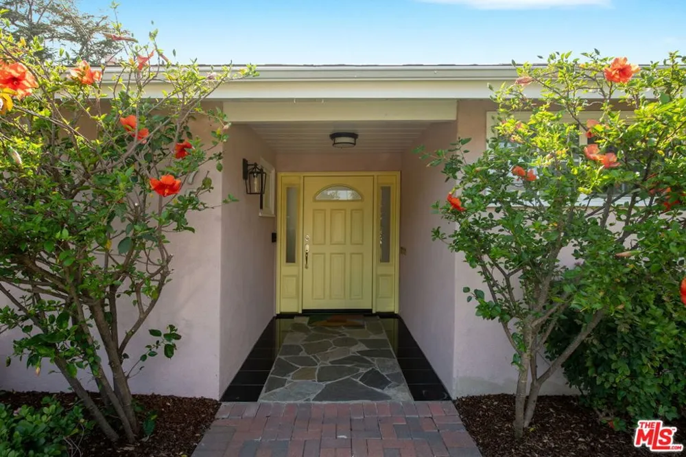 975 Pepperhill Road Pasadena, CA 91107
