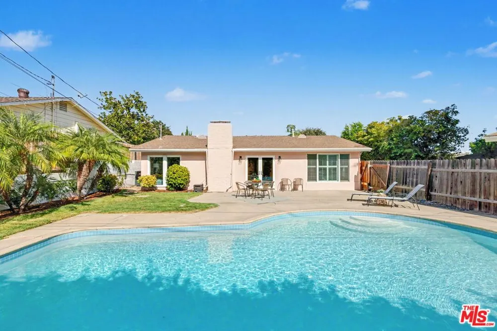 975 Pepperhill Road Pasadena, CA 91107