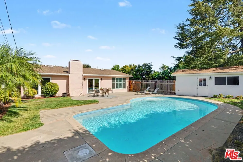 975 Pepperhill Road Pasadena, CA 91107