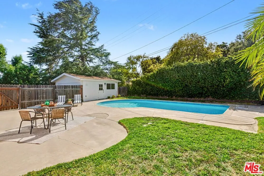 975 Pepperhill Road Pasadena, CA 91107