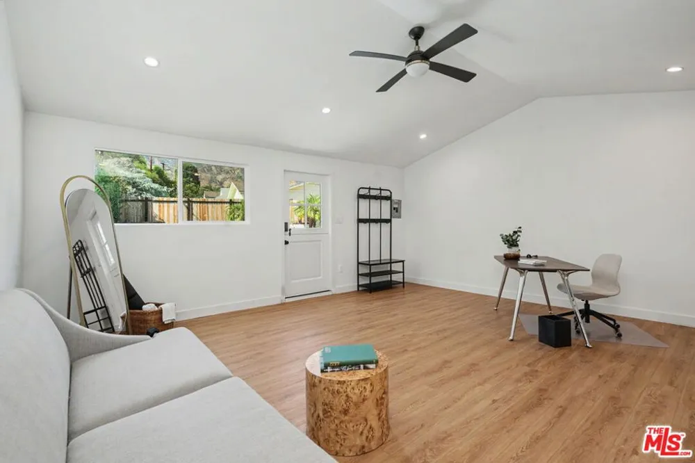 975 Pepperhill Road Pasadena, CA 91107