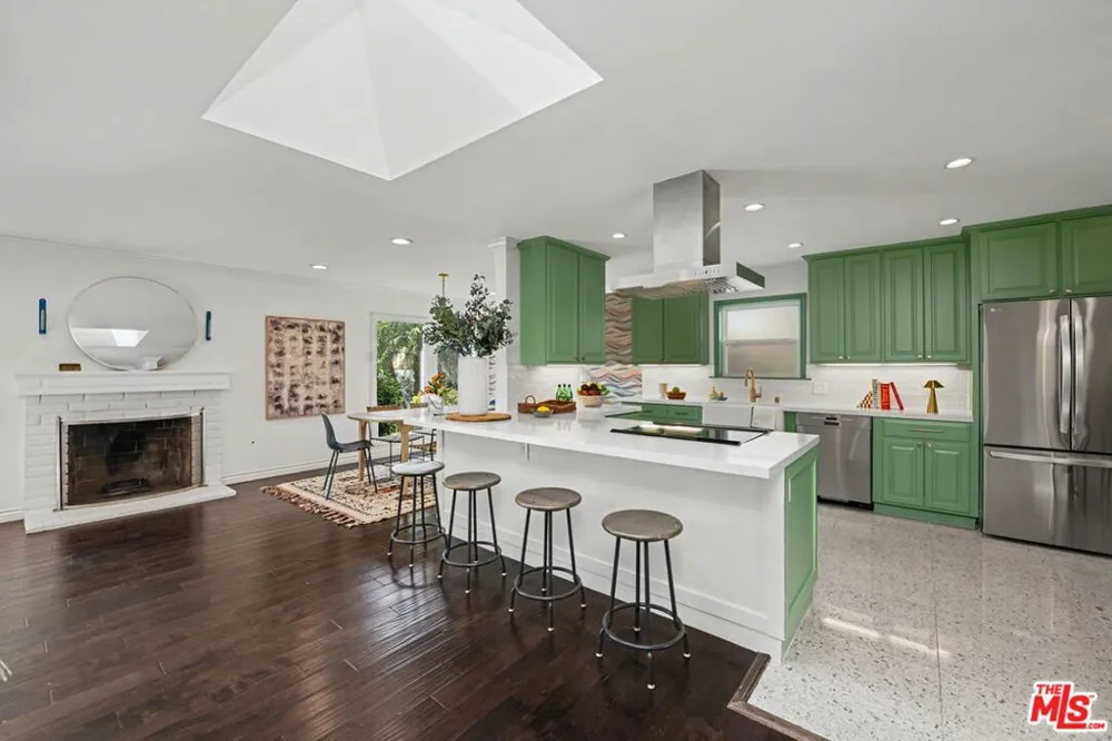 975 Pepperhill Road Pasadena, CA 91107