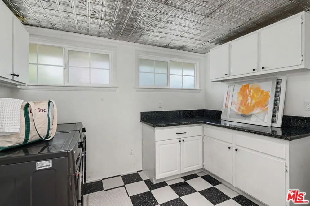 975 Pepperhill Road Pasadena, CA 91107
