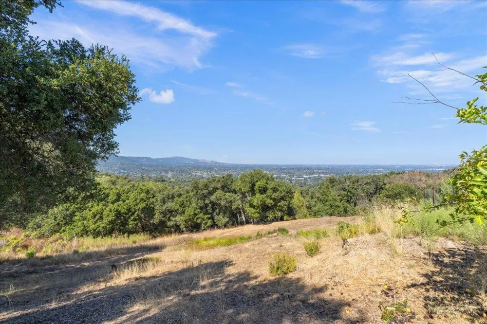 221 Twelve Oaks Road Los Gatos, CA 95030