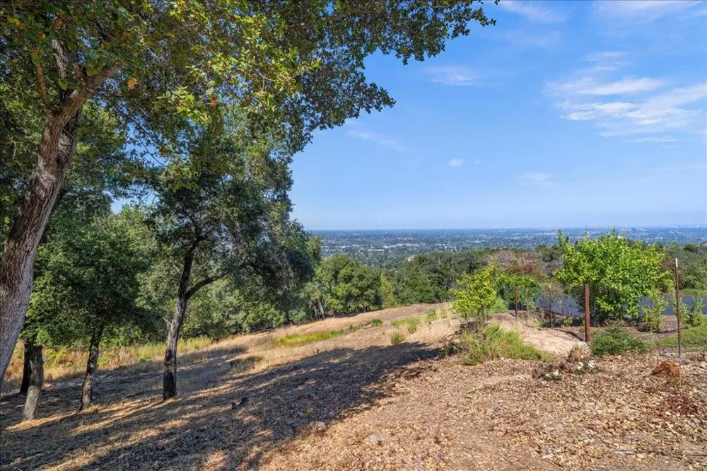 221 Twelve Oaks Road Los Gatos, CA 95030