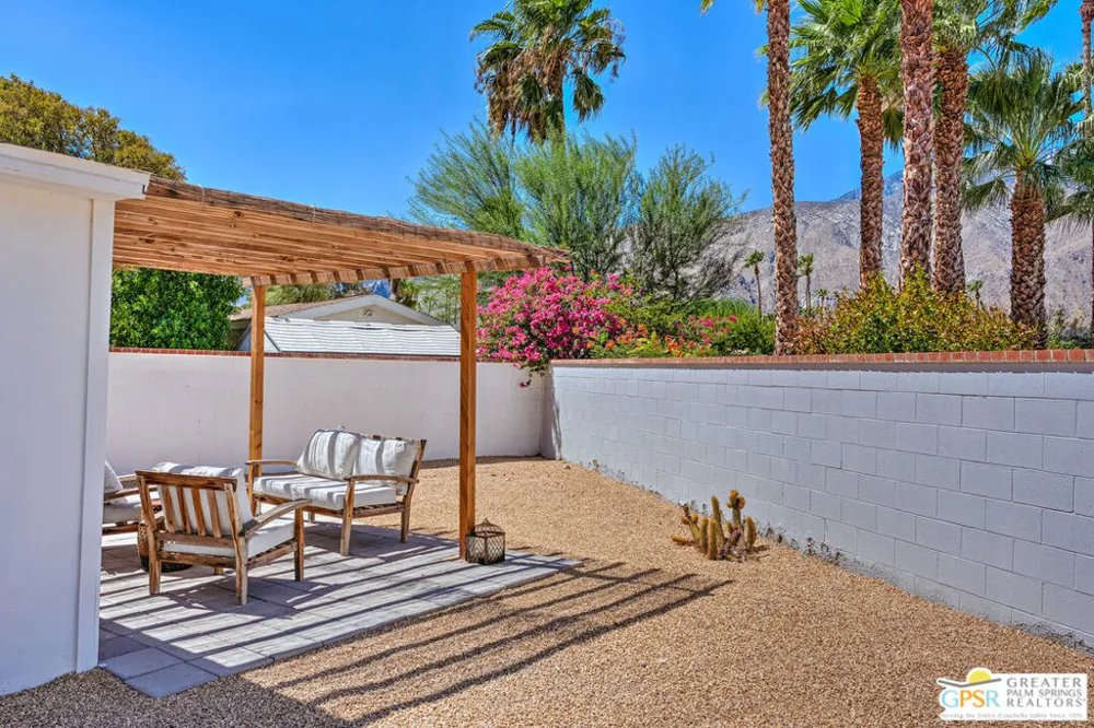 1373 E Madero Circle Palm Springs, CA 92262