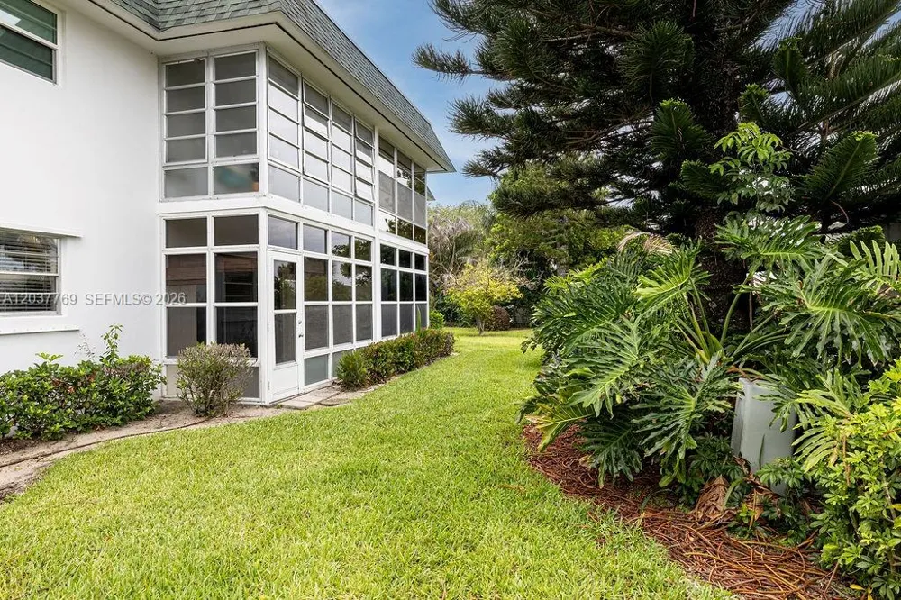 2800 Indian River Blvd #R9 Vero Beach, FL 32960