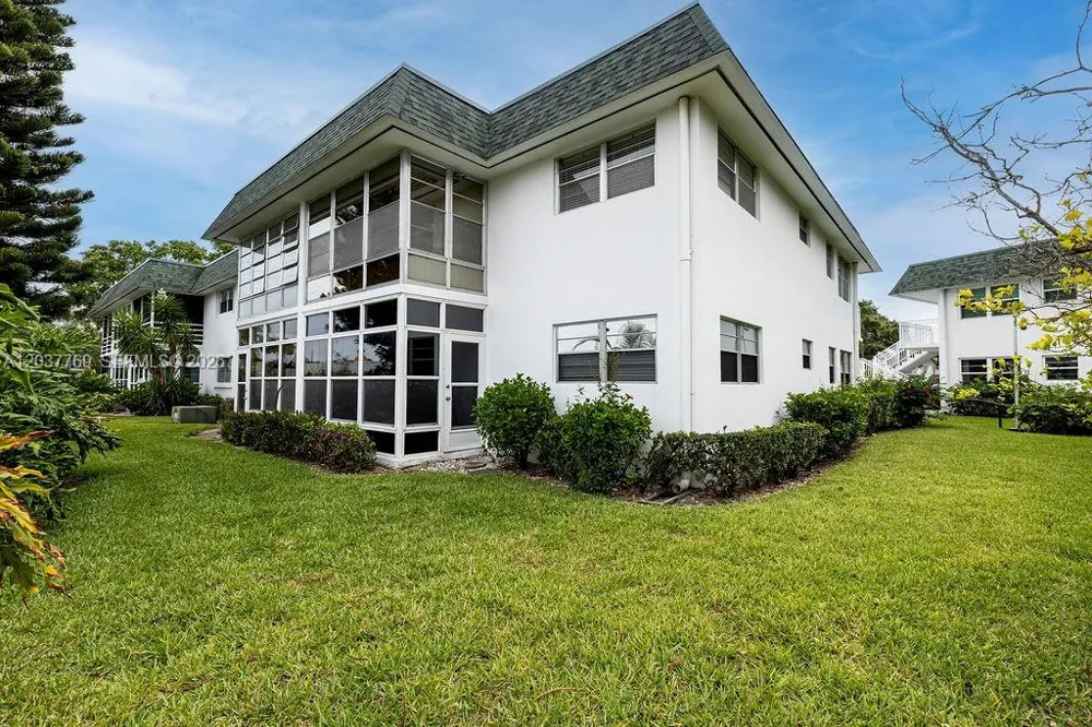 2800 Indian River Blvd #R9 Vero Beach, FL 32960