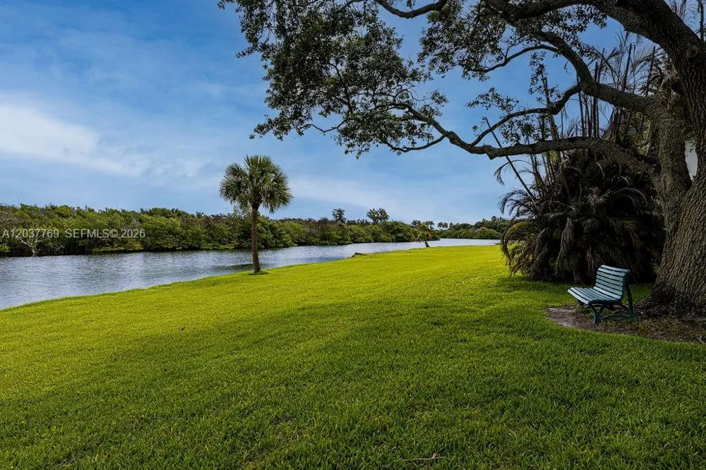 2800 Indian River Blvd #R9 Vero Beach, FL 32960