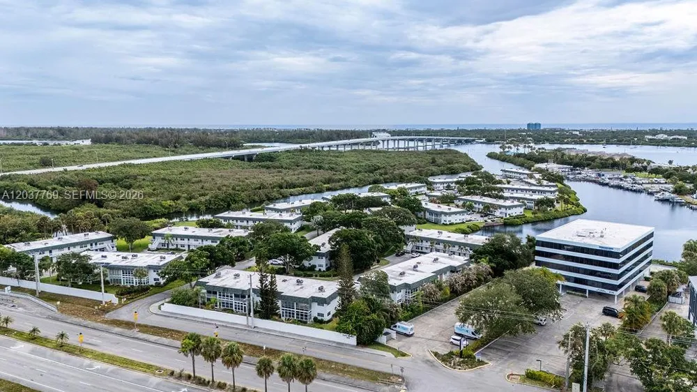 2800 Indian River Blvd #R9 Vero Beach, FL 32960