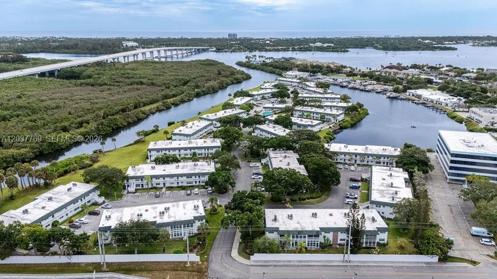 2800 Indian River Blvd #R9 Vero Beach, FL 32960