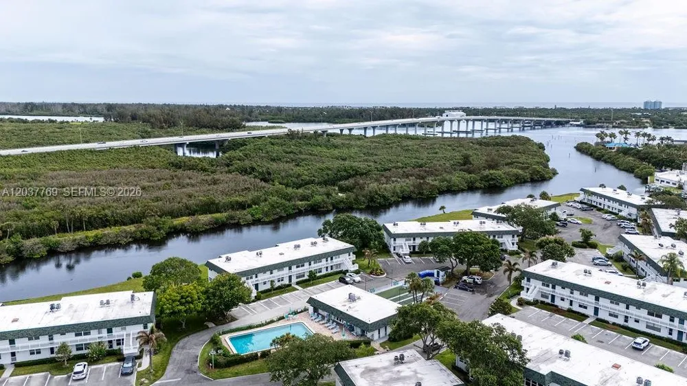 2800 Indian River Blvd #R9 Vero Beach, FL 32960