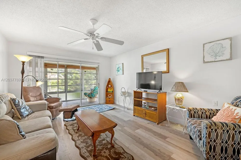 2800 Indian River Blvd #R9 Vero Beach, FL 32960