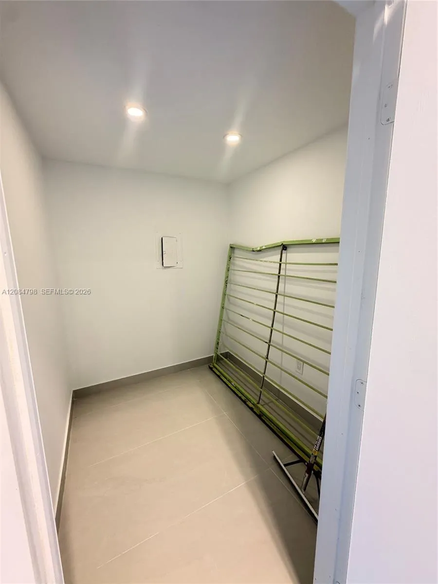 1899 NW 21st St #8 Miami, FL 33142