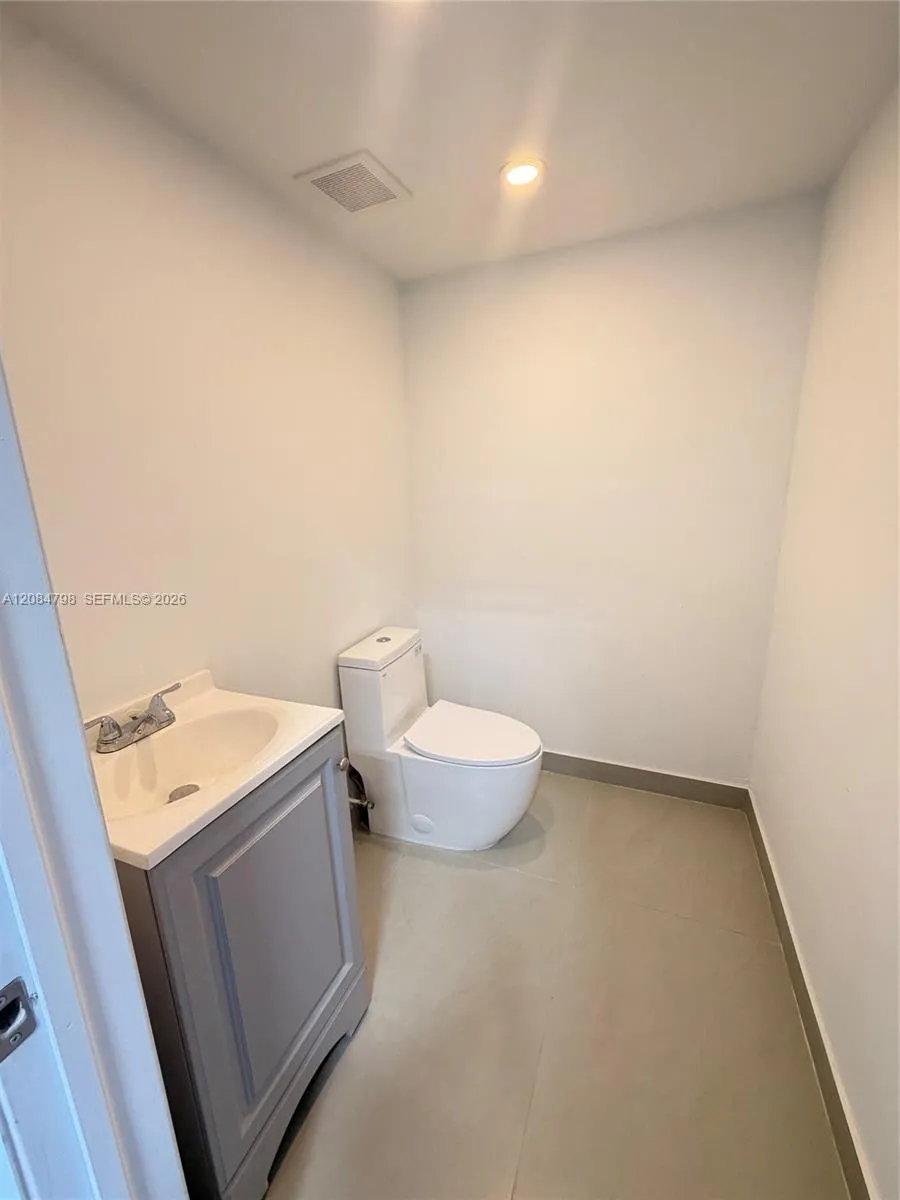 1899 NW 21st St #8 Miami, FL 33142