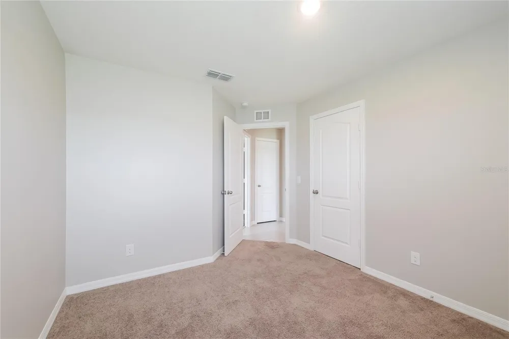 1571 SWAN LAKE CIRCLE Dundee, FL 33838