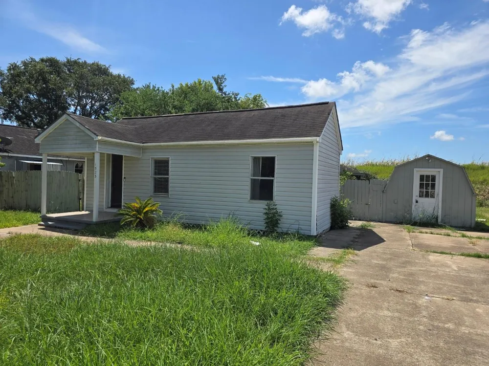 1523 Avenue F Freeport, TX 77541