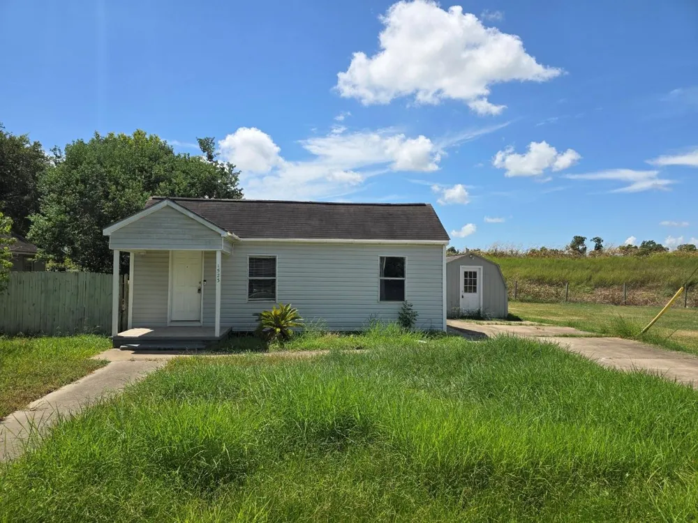 1523 Avenue F Freeport, TX 77541