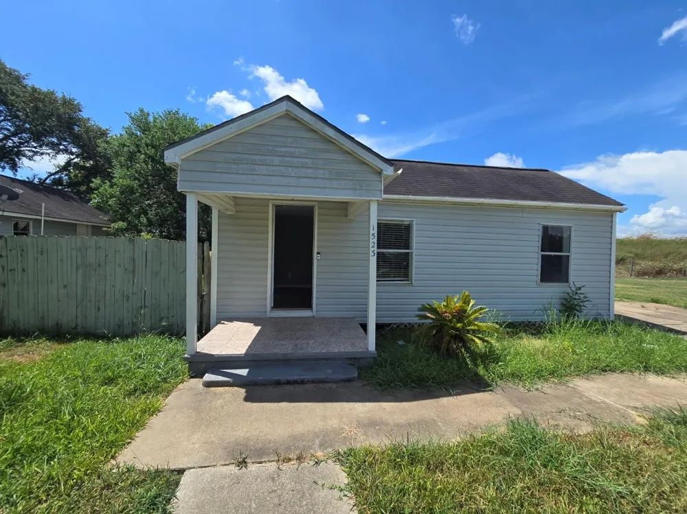 1523 Avenue F Freeport, TX 77541