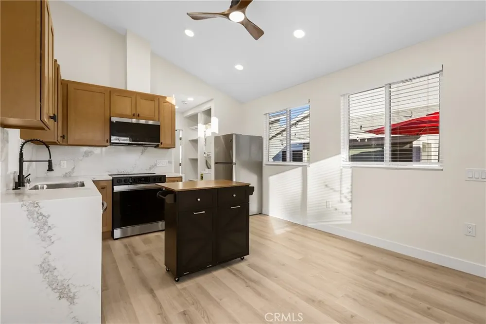 23343 gondor Lake Forest, CA 92630