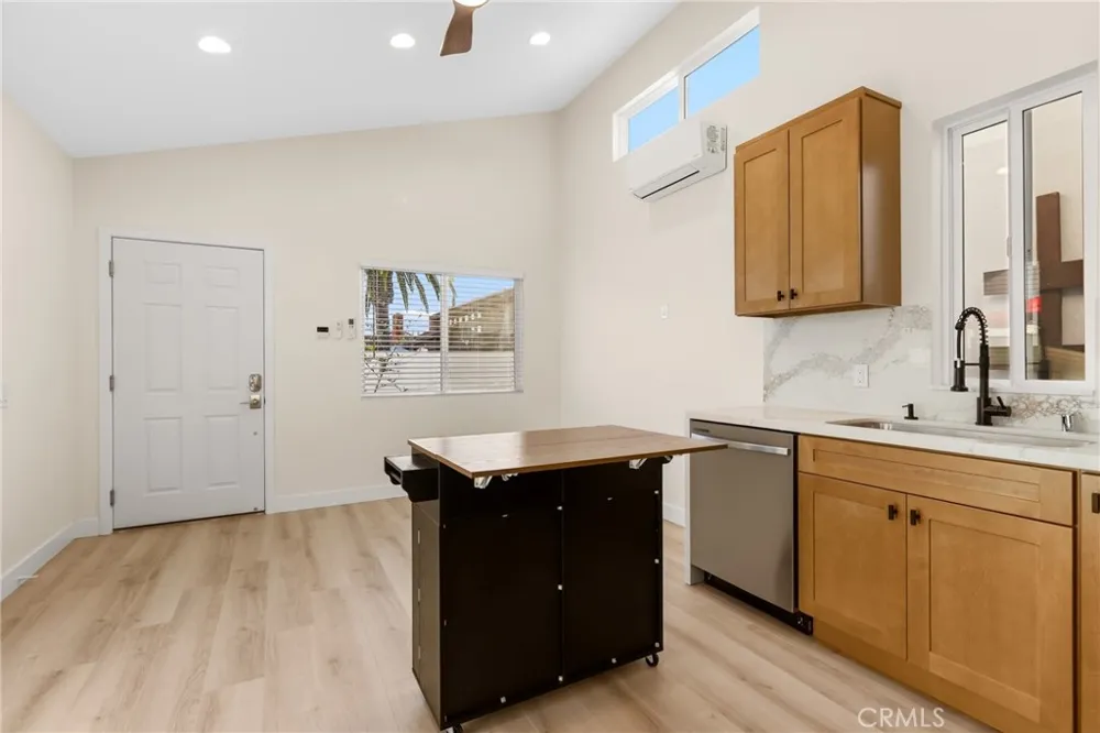 23343 gondor Lake Forest, CA 92630