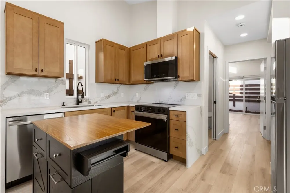 23343 gondor Lake Forest, CA 92630