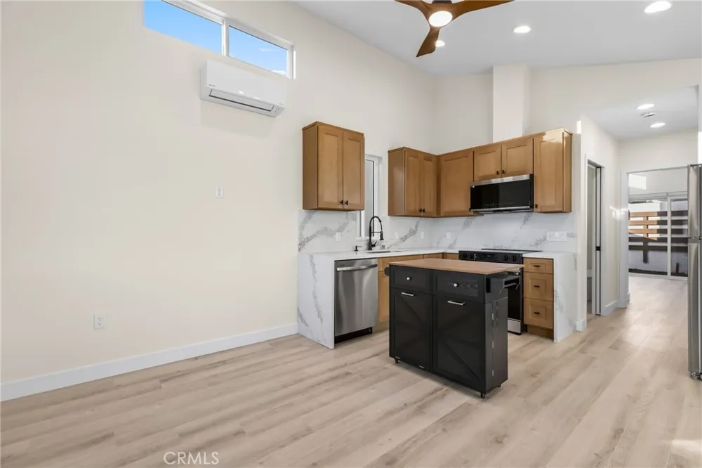 23343 gondor Lake Forest, CA 92630