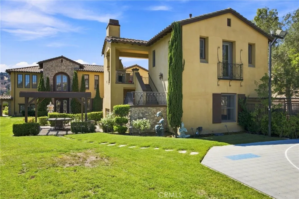 5182 Garrett Court Calabasas, CA 91302