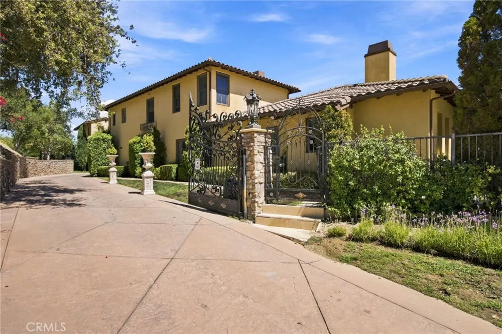 5182 Garrett Court Calabasas, CA 91302