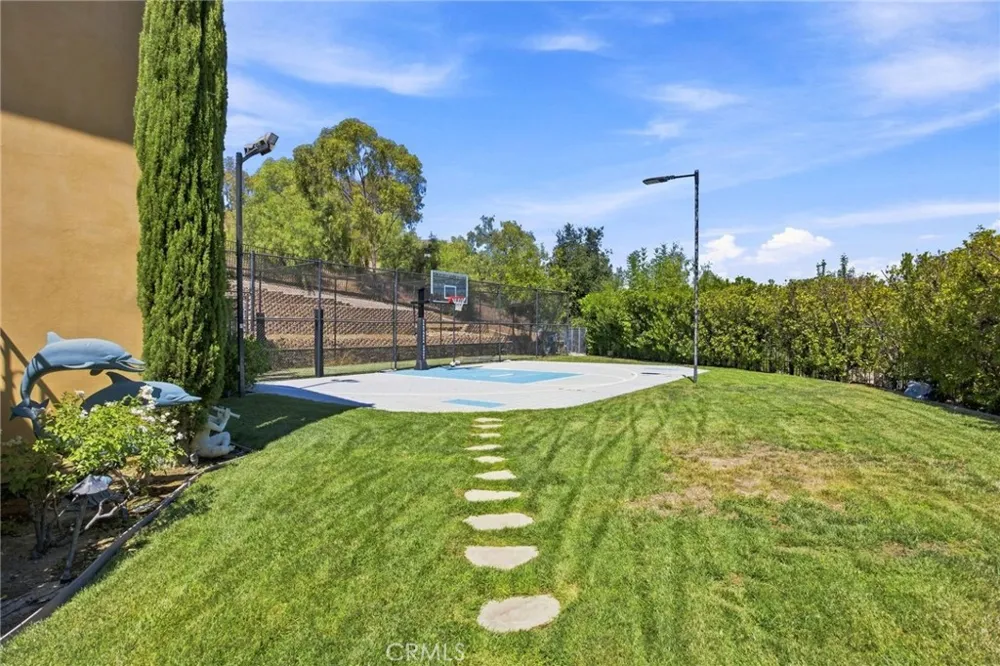 5182 Garrett Court Calabasas, CA 91302
