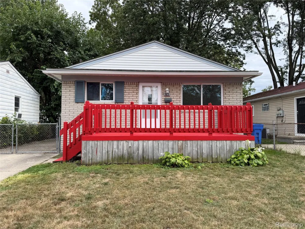 8702 CHALMERS AVENUE Warren City, MI 48089