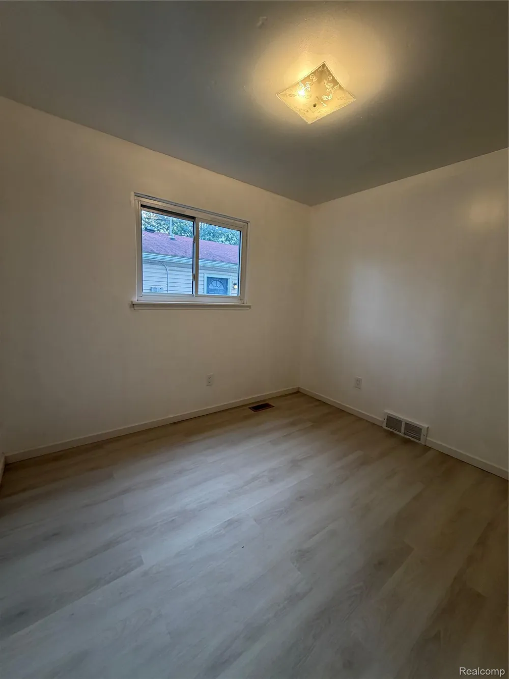 8702 CHALMERS AVENUE Warren City, MI 48089