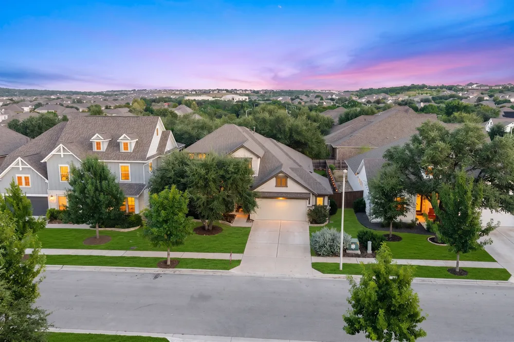 812 Heartleaf Drive Leander, TX 78641