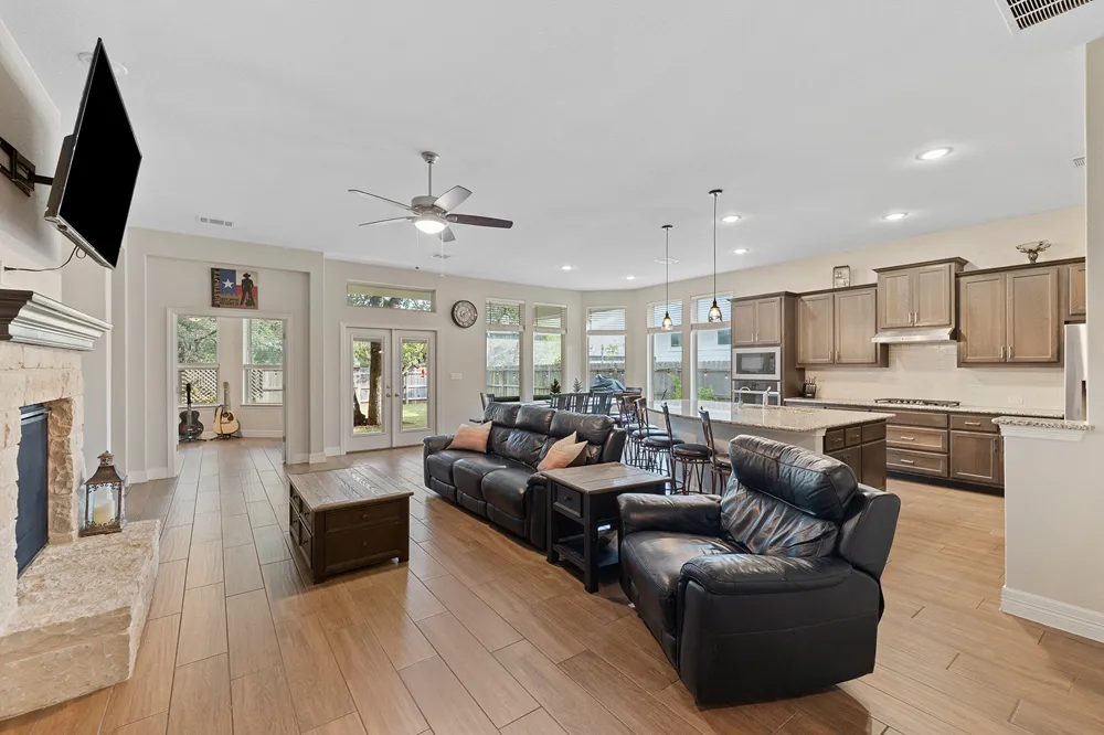 812 Heartleaf Drive Leander, TX 78641